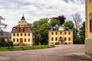 Weimar, Almanya - 12 Mayıs 2023: Weimar Thuringia Almanya yakınlarındaki Belvedere Şatosu 18. yüzyıldan kalma zarif bir yazlık. Castle Park 'tan görüntü.