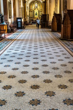 Buenos Aires, Arjantin - 13 Aralık 2023: Buenos Aires Katedrali 'nin İçi, Arjantin. Burası Mayo Meydanı, Buenos Aires 'in ana eğlence mekanı.