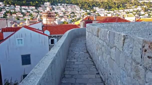 Spaziergang Auf Der Antiken Stadtmauer Dubrovnik Kroatien Der Dalmatinischen Adriaküste — Stockvideo