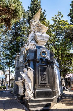 Buenos Aires, Arjantin - 14 Aralık 2023: La Recoleta Mezarlığı, Cementerio de la Recoleta, Arjantin 'in Buenos Aires semtinde yer alan bir mezarlık.