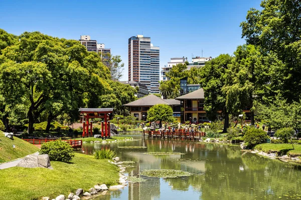 Buenos Aires, Arjantin - 14 Aralık 2023: Buenos Aires Japon Bahçesi, Buenos Aires, Arjantin 'de bir kamu bahçesi. Japonya dışındaki dünyanın en büyük Japon bahçelerinden biri..
