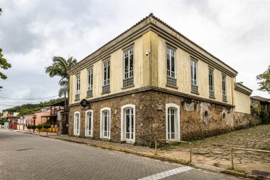 Santo Antonio de Lisboa, Brezilya - 24 Aralık 2023: Santo Antonio de Lisboa köyündeki tipik koloni evleri, Florianopolis, Brezilya. Florianopolis 'te bir turizm beldesi