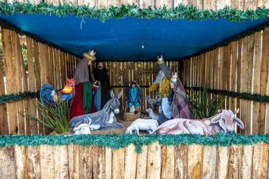 Sao Joao Batista, Brezilya - 26 Aralık 2023: Brezilya 'da Santa Catarina, Sao Joao Batista' da Igreja Matriz Kilisesi önünde beşik