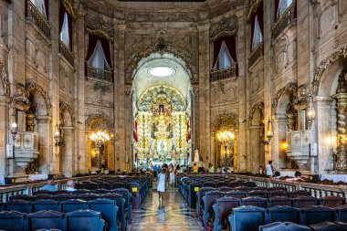 Salvador, Brezilya - Ocak 01, 2024: Brezilya 'nın Salvador da Bahia şehrinde Santuario Nossa Senhora da Conceicao da Praia' nın iç kesimi. Conceicao da Praia Meryem Ana 'nın Bazilikası