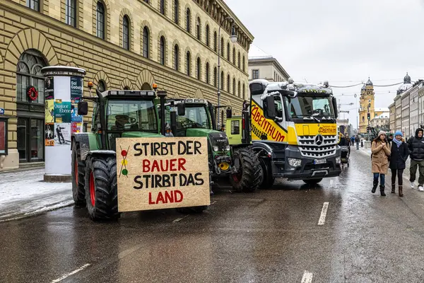 Munique Alemanha Janeiro 2024 Uma Grande Manifestação Agricultores Desmorona Cidade Imagem De Stock