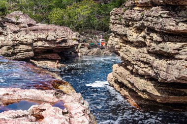 Ibicoara, Brezilya - Jan 07, 2024: Buracao şelalesine giden Kanyonlar, Ibicoara, Chapada Diamantina, Bahia, Brezilya Latin Amerika
