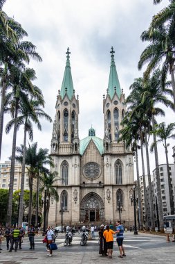 Sao Paulo, Brezilya - 04 Aralık 2023: Brezilya 'daki Sao Paulo Metropolitan Katedrali. İnşaatı, Neo-Gotik tarzında, 1913 yılında başladı ve 40 yıl sonra sona erdi..