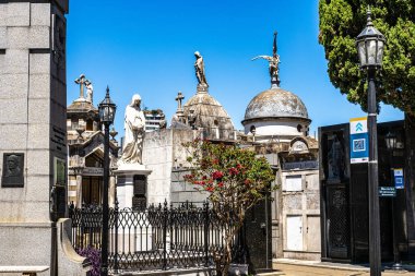 Buenos Aires, Arjantin - 14 Aralık 2023: La Recoleta Mezarlığı, Cementerio de la Recoleta, Arjantin 'in Buenos Aires semtinde yer alan bir mezarlık.
