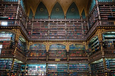 Rio de Janeiro, Brezilya - 30 Kasım 2023: Rio de Janeiro, Brezilya Kraliyet Portekiz Reading Kabinesi. Portekiz dışındaki en büyük ve en değerli Portekizce edebiyata sahiptir..