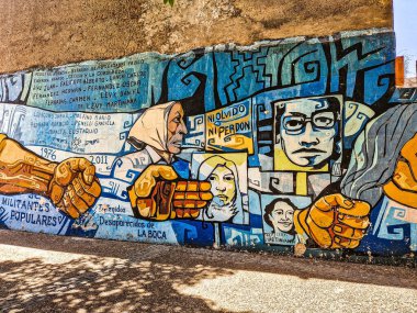 Buenos Aires, Arjantin - 16 Aralık 2023: Arjantin, Buenos Aires 'teki La Boca mahallesindeki Caminito caddesinde renkli binalar. Tango 'nun doğduğu liman bölgesiydi.