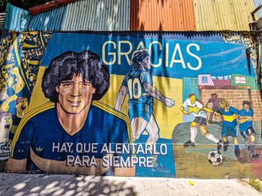 Buenos Aires, Arjantin - 16 Aralık 2023: Diego maradona duvar yazısı La Bombonera futbol stadyumu, Boca Juniors La Boca, Buenos Aires, Arjantin