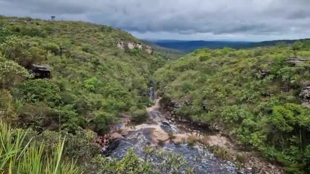 View River Mucugezinho Running Water Forming Waterfall Poco Pato Chapada — Stock Video