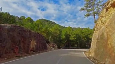 Cuenca ve Fuertescusa yakınlarındaki Serrania de Cuenca 'da tünel çukuru. Cehenneme açılan kapı, Puerta del Infierno, Tuneles excavados en roca del Rio Escabas, İspanya Avrupa.