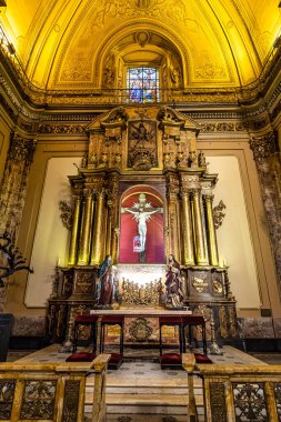 Buenos Aires, Arjantin - 13 Aralık 2023: Buenos Aires Katedrali 'nin İçi, Arjantin. Burası Mayo Meydanı, Buenos Aires 'in ana eğlence mekanı.