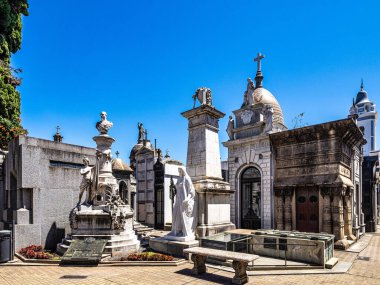 Buenos Aires, Arjantin - 14 Aralık 2023: La Recoleta Mezarlığı, Cementerio de la Recoleta, Arjantin 'in Buenos Aires semtinde yer alan bir mezarlık.