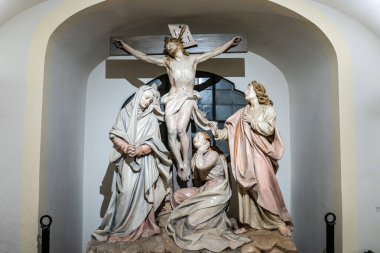 Münih, Almanya - 18 Haziran 2023: Buergersaalkirche 'in iç mimarisi, Münih, Almanya' daki Vatandaş Salonu Kilisesi. 1709 yılında inşa edilmiş ve Münih 'in iç kesimlerinde tarihi bir binadır.