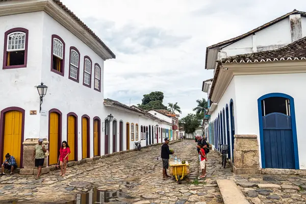 Paraty, Brezilya - 24 Ocak 2024: Paraty, Rio de Janeiro, Brezilya 'da tarihi merkezler ve caddeler. Paraty, Unesco listesindeki Colonil City.