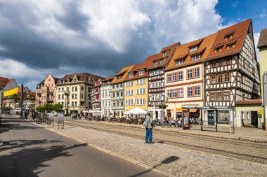 Erfurt, Almanya - 13 Mayıs 2023: Erfurt, Almanya 'nın ana pazar meydanı. Erfurt, Thüringen 'in başkentidir ve şehrin adı ilk kez 742 yılında geçmiştir.