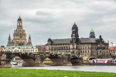 Dresden, Almanya - 16 Mayıs 2023: Dresden, Almanya 'daki Frauenkirche Katedrali. Meryem Ana Kilisesi Saksonya eyaletinde bir Lüteriyen kilisesidir..