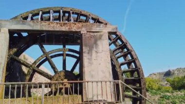 Antik Arap değirmeni, İspanya 'nın Avrupa bölgesindeki Abarcia köyündeki su noryası. Ruta de las Norias, Noria de la Hoya de Don Garcia