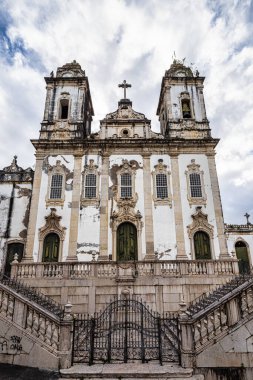 Salvador, Brezilya - 31 Aralık 2023: Ordem Terceira Nossa Senhora 'nın Neoklasik Sömürge cephesi Leydimiz Brezilya' da Salvador da Bahia 'da Carmo Kilisesi