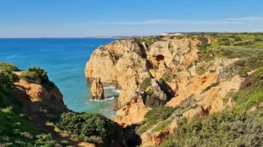 Ponta da Piedade, Portekiz 'in Algrave şehrinde bulunan ünlü mağaraları olan eşsiz bir kaya oluşumudur. Portekiz 'in bir numaralı cazibesi