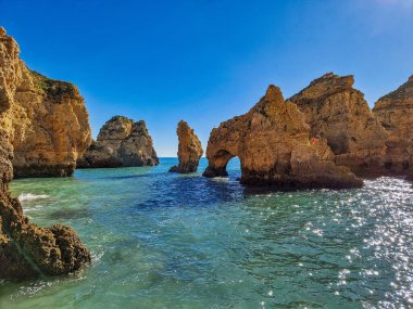Ponta da Piedade, Portekiz 'in Algrave şehrinde bulunan ünlü mağaraları olan eşsiz bir kaya oluşumudur. Portekiz 'in bir numaralı cazibesi