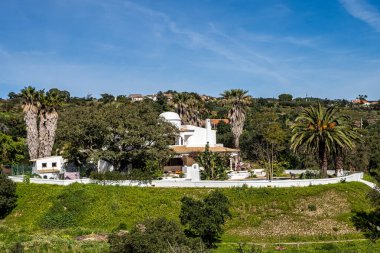 Vale Fuzeiros, Vilarinha, Algarve, Portekiz 'deki Arkeoloji Pisti' nde lüks bir villa.