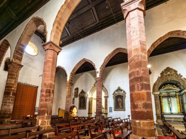 Silves, Portekiz 'deki Katedral da Se Katedrali' nin içi. 13. yüzyılda Moorish Büyük Camii 'nde inşa edilmiş.