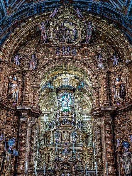stock image The intricate golden interior of the Carmelite church Igreja do Carmo in the old town of Faro in Portugal, Europe. Igreja da Ordem Terceira de Nossa Senhora do Monte do Carmo