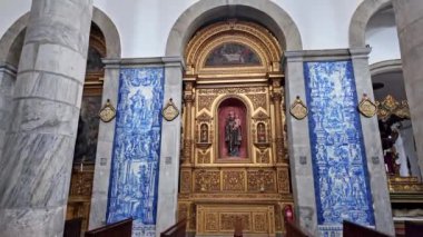 Beja, Portekiz 'deki Büyük Aziz James Katedrali. 1590 'da inşa edilmiş, Beja Kalesi' nin eski kasaba meydanı manzarasında.