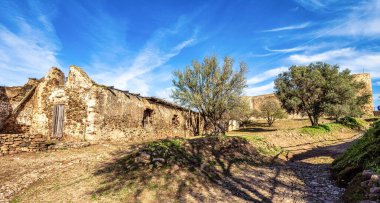 Algarve Portekiz 'deki Castro Marim Köyü' ndeki Castro Marim Şatosu manzarası.