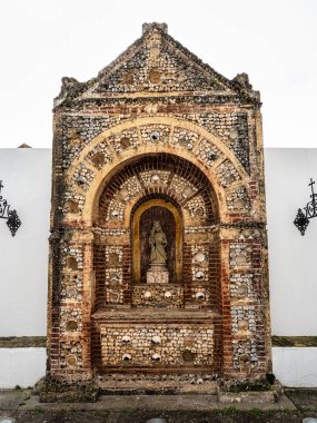 Faro Katedrali 'nin içi, Faro' daki Se Katedrali, Portekiz 'deki Algarve. Duvarları Azulejos fayanslarıyla süslenmiş..