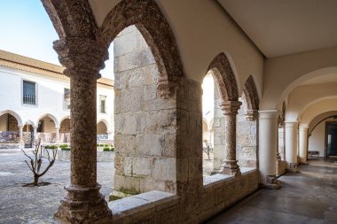 Portekiz 'deki Setubal' li İsa Manastırı. Eski İsa Manastırı Kilisesi. Portekiz 'deki ilk Manueline tarzı bina.
