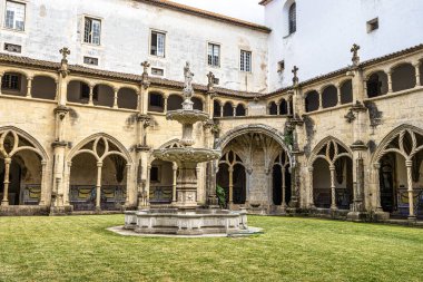 Portekiz, Coimbra 'daki Santa Cruz Manastırı ve Kilisesi Manastırı' nda. Santa Cruz Kilisesi, Portekiz 'in en büyüleyici dini binalarından biridir..