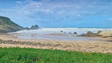 Alentejo 'daki güzel plaj. Zambujeira sahilinde Zambujeira do mar, Portekiz 'de Alentejo.