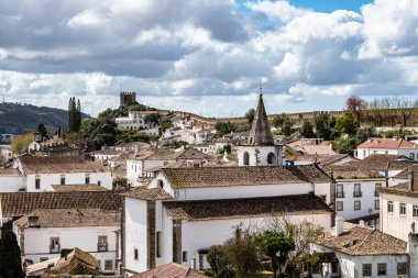 Portekiz 'deki Obidos' ta Aziz Meryem Kilisesi Rönesans 'lı Obidos manzarası