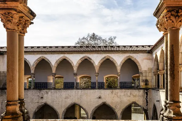 İsa Tarikatı Manastırı 'nın ana manastırı, Portekiz, Tomar' daki Convento de Cristo..