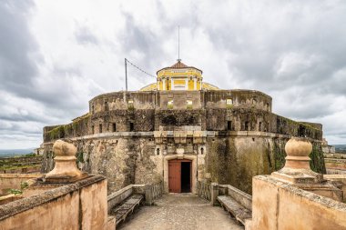 Fort Nossa Senhora da Graca ya da Fort Conde de Lippe Portekiz 'in Alentejo şehrinin kuzeyinde yer alır..