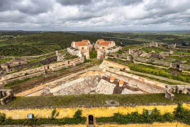 Fort Nossa Senhora da Graca ya da Fort Conde de Lippe Portekiz 'in Alentejo şehrinin kuzeyinde yer alır..