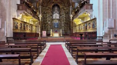 Yeni Coimbra Katedrali, Se Nova de Coimbra in, Portekiz. 1543 'te şehirde kurulan Coimbra Cizvit Formasyon Evi' nin önceki bölümlerinde...