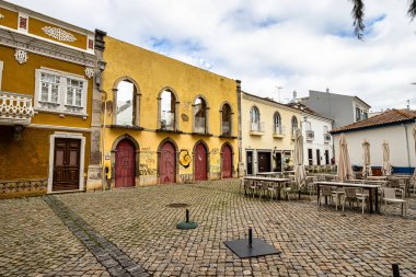 Tavira, Portekiz - 13 Şubat 2024: Tavira 'nın tarihi merkezi, 1266' da kurulan şehir, Güney Portekiz 'de Algarve