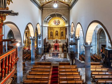 Faro, Portekiz - 16 Şubat 2024: Faro Katedrali 'nin İçi, Faro Katedrali, Portekiz Algarve. Duvarları Azulejos fayanslarıyla süslenmiş..