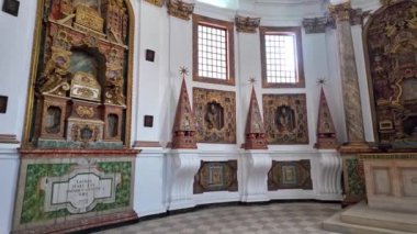 Portekiz, Coimbra 'daki Santa Cruz Manastırı ve Kilisesi' nin sığınağı. Santa Cruz Kilisesi, Portekiz 'in en büyüleyici dini binalarından biridir..