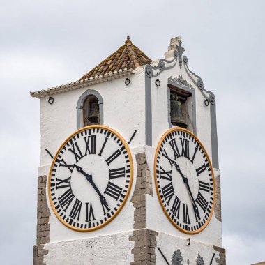 St. Marys Kilisesi, Igreja de Santa Maria do Castelo, Tavira, Algarve, Portekiz. St. Mary Ana Kilisesi 13. yüzyılda inşa edildi.