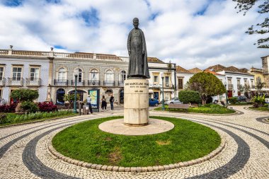 Dom Marcelino Franco 'nun heykeli, ALgarve piskoposu, Tavira, Algarve, Portekiz.