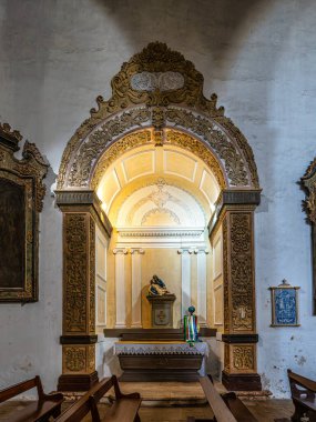 Silves, Portekiz - 21 Şubat 2024: Katedral da Se 'nin İçi, Portekiz Silves Katedrali. 13. yüzyılda Moorish Büyük Camii 'nde inşa edilmiş.