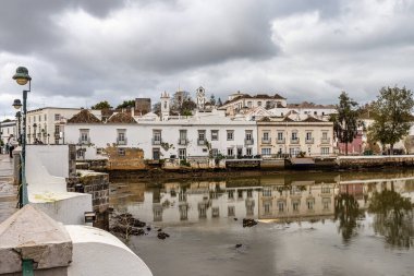 Tavira 'nın tarihi merkezi, 1266' da kurulan şehir, Güney Portekiz 'de Algarve.