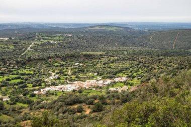 Portekiz 'in Algarve bölgesindeki Rocha da Pena' ya yürüyüş,