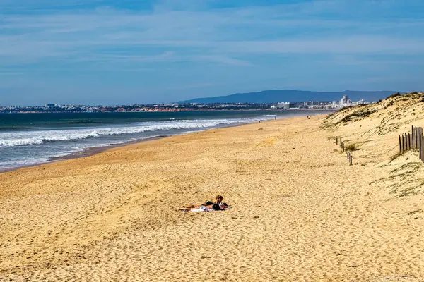 Portekiz 'de Faro yakınlarındaki Parque Natural da Ria Formosa plaj manzarası